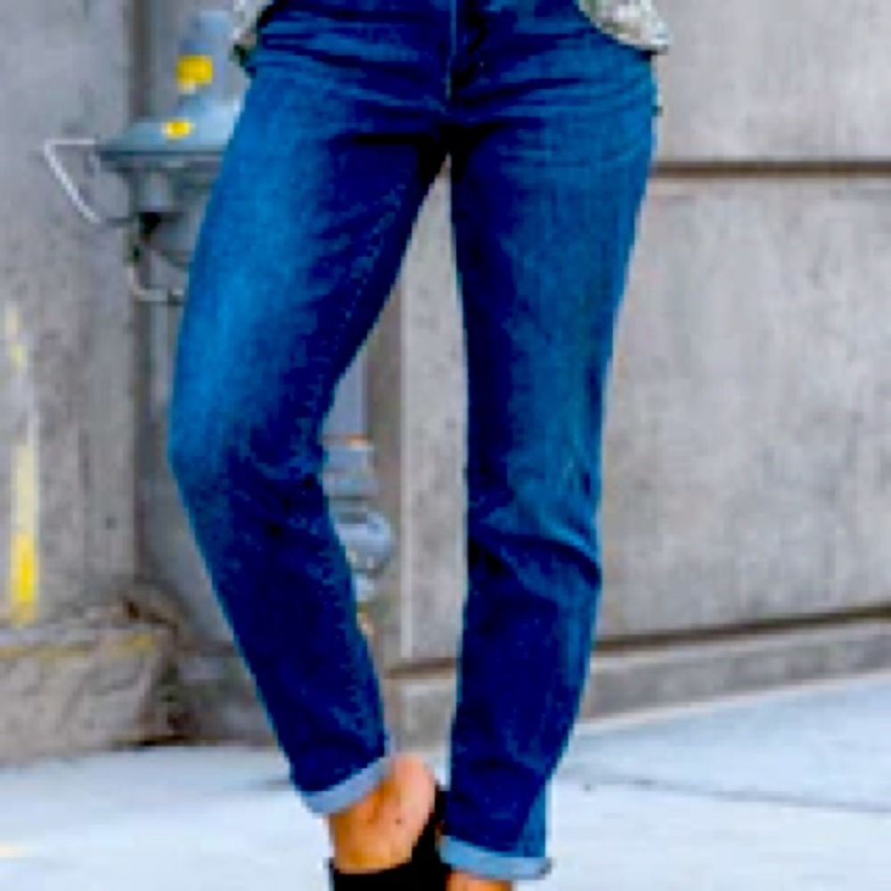 Marshall Mid Rise Cuffed Boyfriend
28/7 / Dark Bl. Paid $68 worn twice